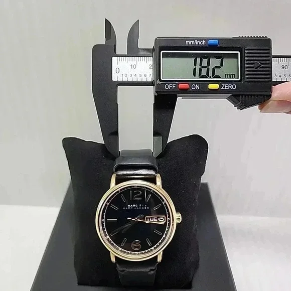 Womens Marc by Marc Jacobs MBM8651 Fergus Day Date 38MM Gold Watch New Battery - Picture 6 of 16